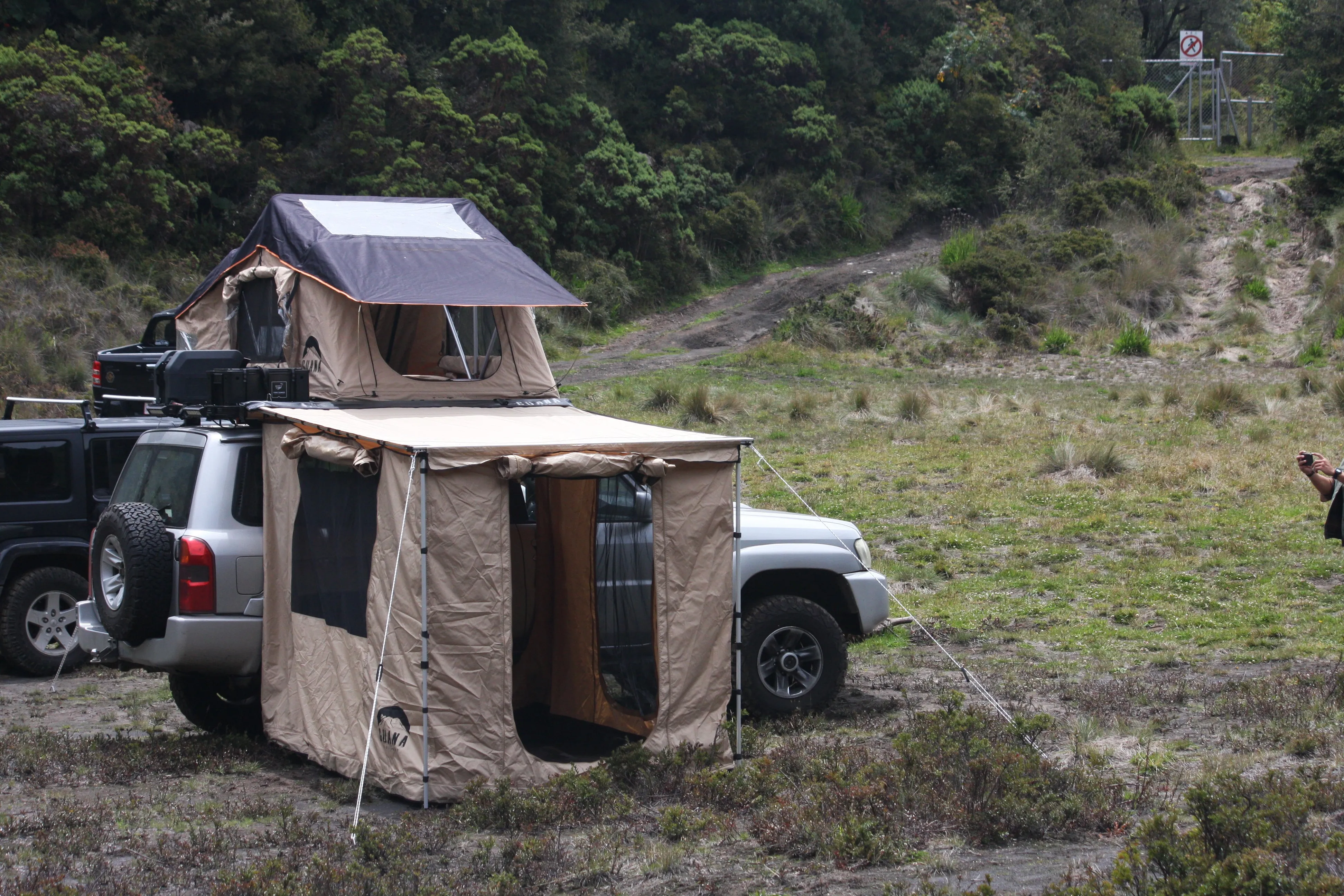 Guana Equipment Almendro 6'5" x 8'2" Awning Wall Set